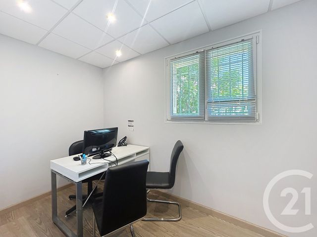 Appartement Local à louer - 4 pièces - 52.42 m2 - MANDELIEU LA NAPOULE - 06 - PROVENCE-ALPES-COTE-D-AZUR - Century 21 Azurim