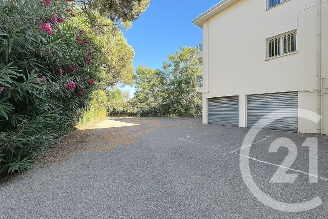 Appartement Local à louer - 4 pièces - 52.42 m2 - MANDELIEU LA NAPOULE - 06 - PROVENCE-ALPES-COTE-D-AZUR - Century 21 Azurim