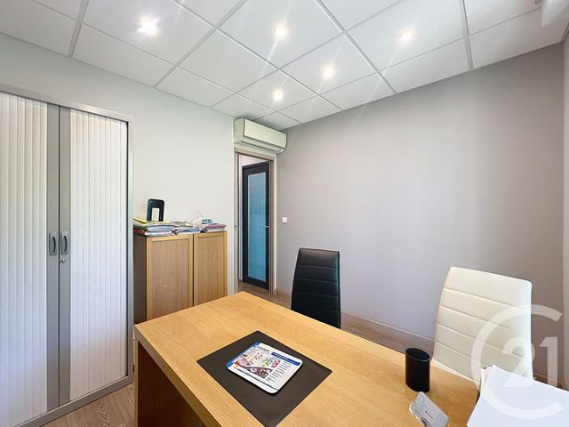 Appartement Local à louer - 4 pièces - 52.42 m2 - MANDELIEU LA NAPOULE - 06 - PROVENCE-ALPES-COTE-D-AZUR - Century 21 Azurim