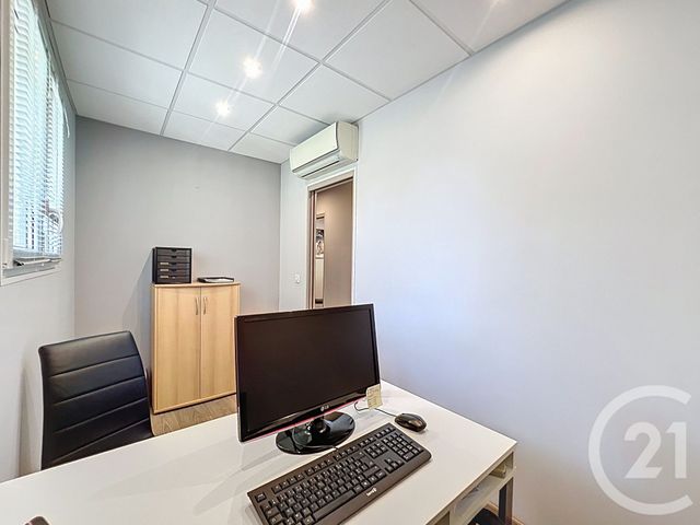 Appartement Local à louer - 4 pièces - 52.42 m2 - MANDELIEU LA NAPOULE - 06 - PROVENCE-ALPES-COTE-D-AZUR - Century 21 Azurim