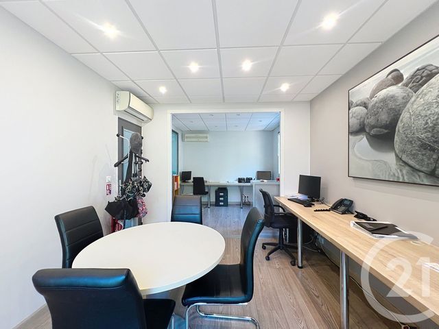 Appartement Local à louer - 4 pièces - 52.42 m2 - MANDELIEU LA NAPOULE - 06 - PROVENCE-ALPES-COTE-D-AZUR - Century 21 Azurim