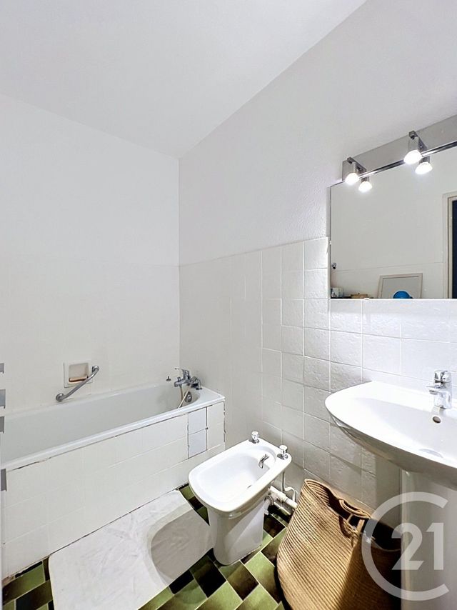 Appartement T2 à louer - 2 pièces - 43.92 m2 - MANDELIEU LA NAPOULE - 06 - PROVENCE-ALPES-COTE-D-AZUR - Century 21 Azurim