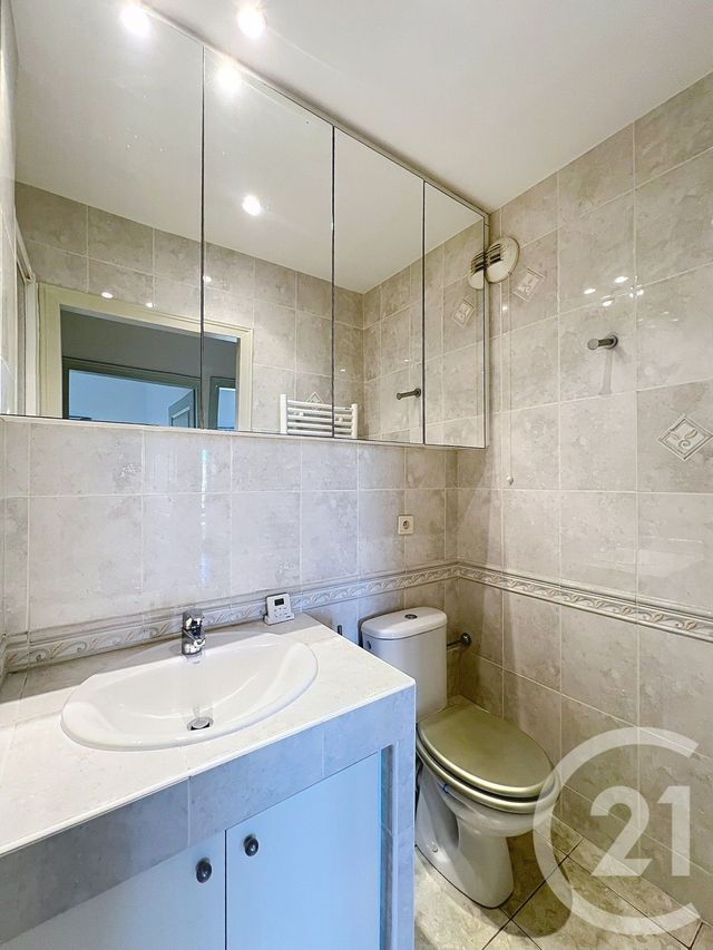 Appartement F3 à louer - 3 pièces - 100.14 m2 - MANDELIEU LA NAPOULE - 06 - PROVENCE-ALPES-COTE-D-AZUR - Century 21 Azurim