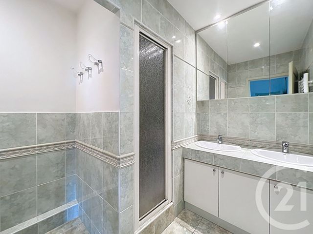 Appartement F3 à louer - 3 pièces - 100.14 m2 - MANDELIEU LA NAPOULE - 06 - PROVENCE-ALPES-COTE-D-AZUR - Century 21 Azurim