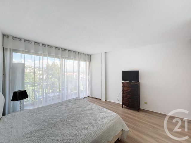 Appartement T2 à louer - 3 pièces - 79.1 m2 - MANDELIEU LA NAPOULE - 06 - PROVENCE-ALPES-COTE-D-AZUR - Century 21 Azurim