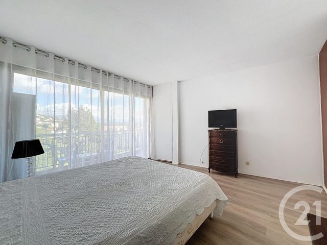 Appartement T2 à louer - 3 pièces - 79.1 m2 - MANDELIEU LA NAPOULE - 06 - PROVENCE-ALPES-COTE-D-AZUR - Century 21 Azurim