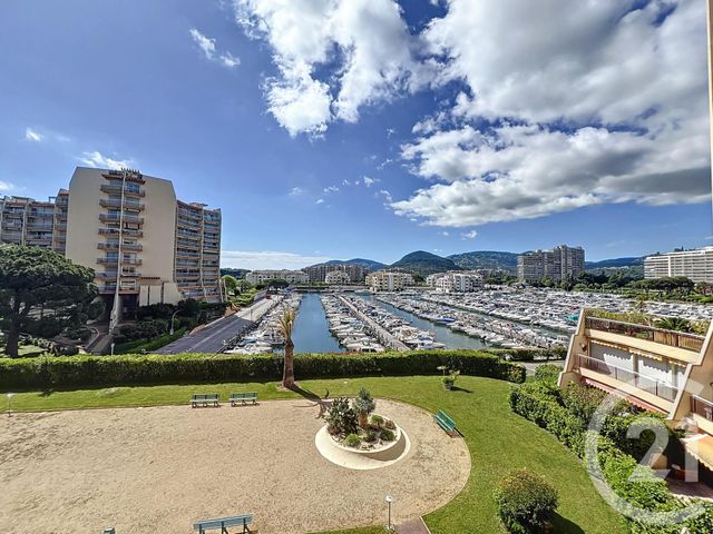 Appartement T2 à louer - 3 pièces - 79.1 m2 - MANDELIEU LA NAPOULE - 06 - PROVENCE-ALPES-COTE-D-AZUR - Century 21 Azurim