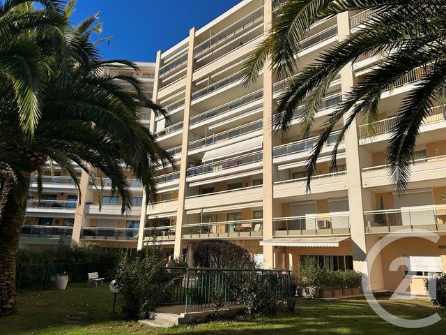 Appartement Studio à louer - 1 pièce - 26.31 m2 - MANDELIEU LA NAPOULE - 06 - PROVENCE-ALPES-COTE-D-AZUR - Century 21 Azurim