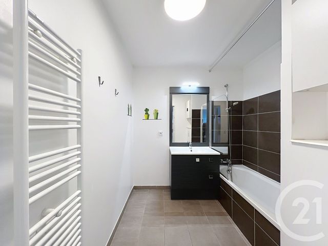 Appartement T2 à louer - 2 pièces - 42.3 m2 - TANNERON - 83 - PROVENCE-ALPES-COTE-D-AZUR - Century 21 Azurim