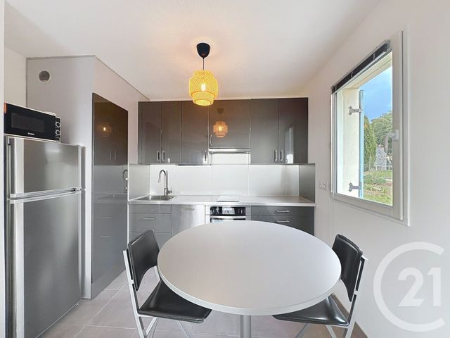 Appartement T2 à louer - 2 pièces - 42.3 m2 - TANNERON - 83 - PROVENCE-ALPES-COTE-D-AZUR - Century 21 Azurim