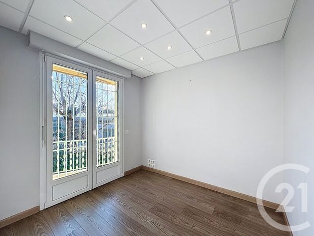 Appartement Local à louer - 4 pièces - 52.42 m2 - MANDELIEU LA NAPOULE - 06 - PROVENCE-ALPES-COTE-D-AZUR - Century 21 Azurim