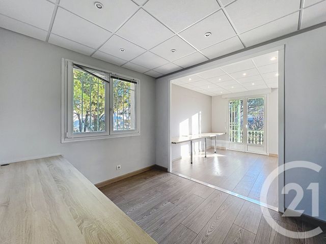 Appartement Local à louer - 4 pièces - 52.42 m2 - MANDELIEU LA NAPOULE - 06 - PROVENCE-ALPES-COTE-D-AZUR - Century 21 Azurim