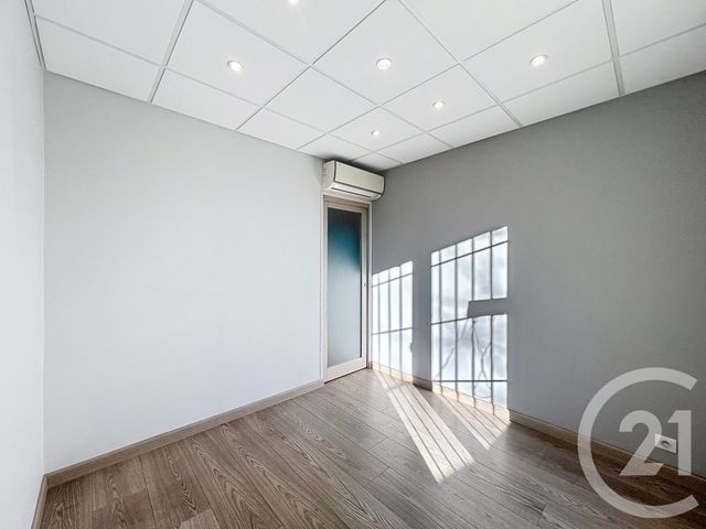 Appartement Local à louer - 4 pièces - 52.42 m2 - MANDELIEU LA NAPOULE - 06 - PROVENCE-ALPES-COTE-D-AZUR - Century 21 Azurim