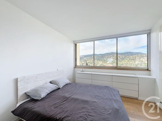 Appartement F3 à louer - 3 pièces - 56.31 m2 - MANDELIEU LA NAPOULE - 06 - PROVENCE-ALPES-COTE-D-AZUR - Century 21 Azurim