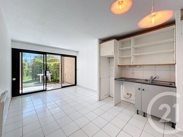 Appartement T3 à louer - 2 pièces - 33.59 m2 - CANNES LA BOCCA - 06 - PROVENCE-ALPES-COTE-D-AZUR - Century 21 Azurim