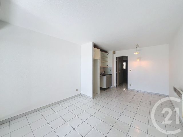 Appartement T3 à louer - 2 pièces - 33.59 m2 - CANNES LA BOCCA - 06 - PROVENCE-ALPES-COTE-D-AZUR - Century 21 Azurim