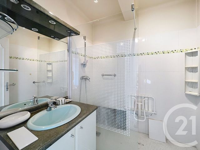 Appartement T4 à louer - 4 pièces - 85.43 m2 - MANDELIEU LA NAPOULE - 06 - PROVENCE-ALPES-COTE-D-AZUR - Century 21 Azurim