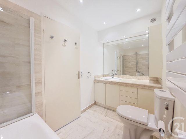 Appartement F3 à louer - 3 pièces - 64.35 m2 - MANDELIEU LA NAPOULE - 06 - PROVENCE-ALPES-COTE-D-AZUR - Century 21 Azurim