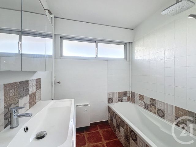 Appartement F4 à louer - 4 pièces - 75.45 m2 - MANDELIEU LA NAPOULE - 06 - PROVENCE-ALPES-COTE-D-AZUR - Century 21 Azurim