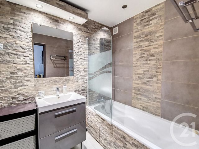 Appartement F3 à louer - 3 pièces - 56.8 m2 - CANNES LA BOCCA - 06 - PROVENCE-ALPES-COTE-D-AZUR - Century 21 Azurim