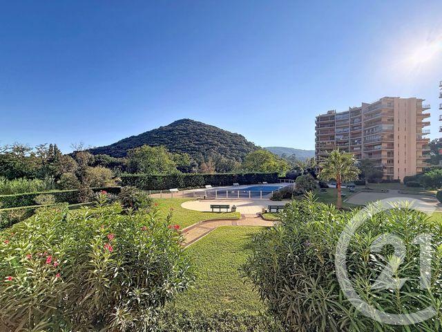Appartement F3 à louer - 3 pièces - 74.58 m2 - MANDELIEU LA NAPOULE - 06 - PROVENCE-ALPES-COTE-D-AZUR - Century 21 Azurim