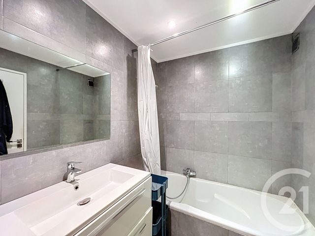 Appartement T2 à louer - 2 pièces - 48.35 m2 - VALLAURIS - 06 - PROVENCE-ALPES-COTE-D-AZUR - Century 21 Azurim