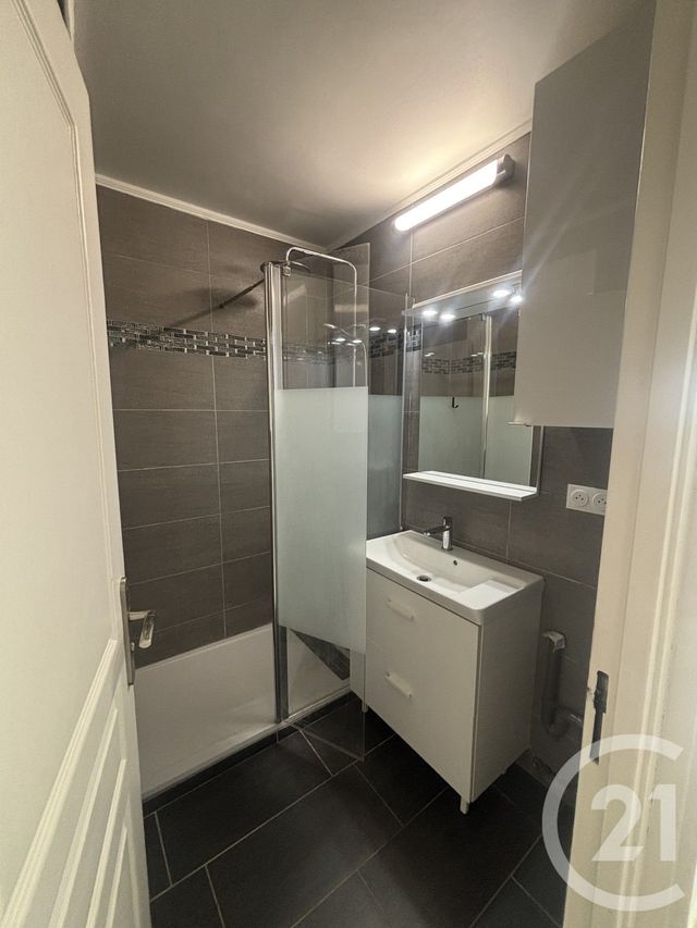 Appartement T4 à louer - 4 pièces - 69.68 m2 - GRASSE - 06 - PROVENCE-ALPES-COTE-D-AZUR - Century 21 Azurim