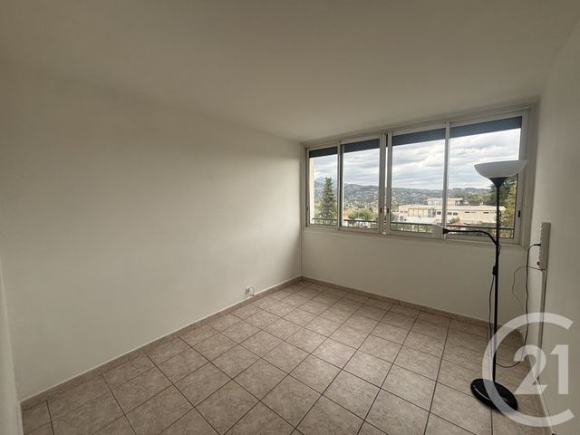 Appartement T4 à louer - 4 pièces - 69.68 m2 - GRASSE - 06 - PROVENCE-ALPES-COTE-D-AZUR - Century 21 Azurim